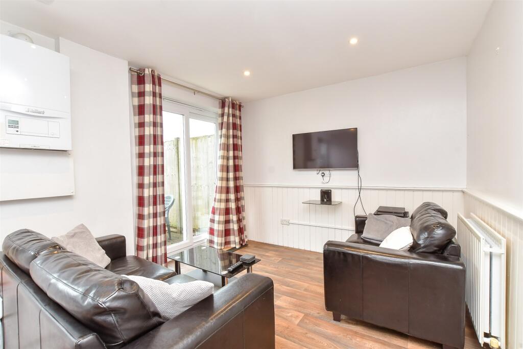 Kitchen/Sitting Area