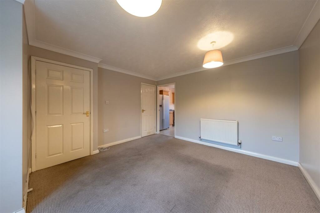 3 Harewood Close-006.jpg
