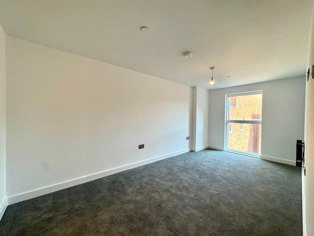 Main bedroom pic 1.jpeg