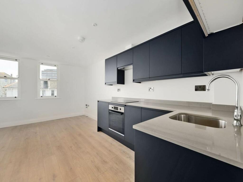 flat 9 kitchen3