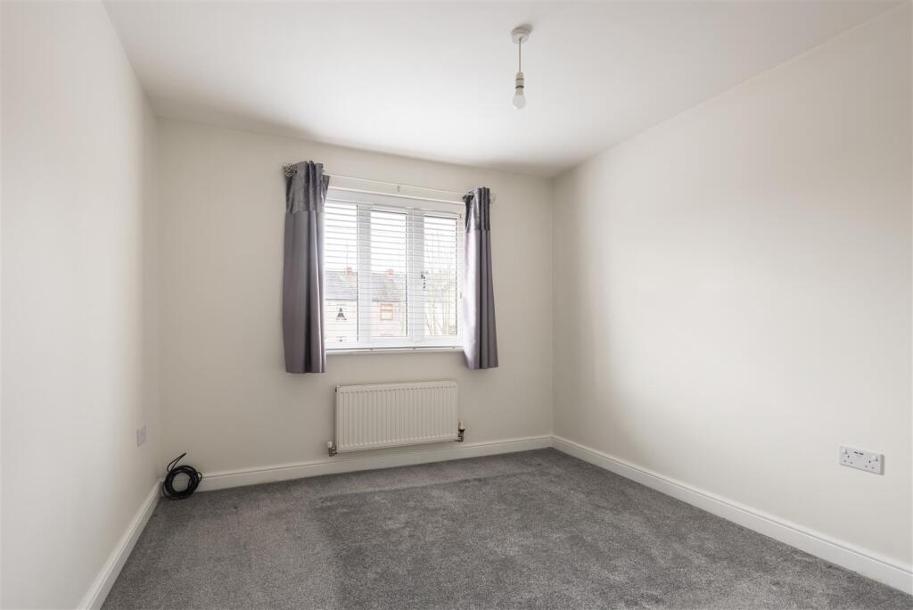 49 St Matthews Close-4.jpg