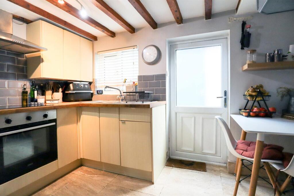 Kitchen (2).jpg