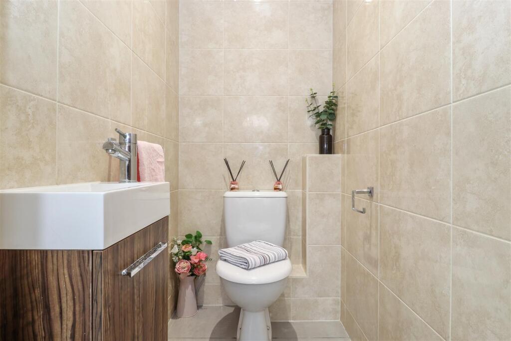 Cloakroom/WC