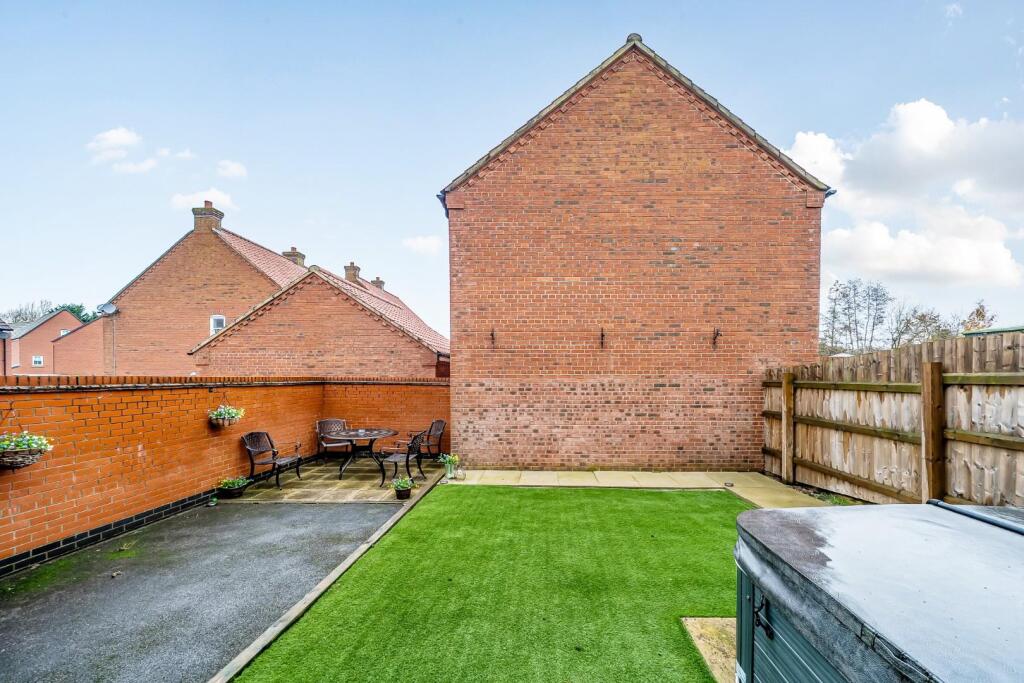 REAR GARDEN.jpg