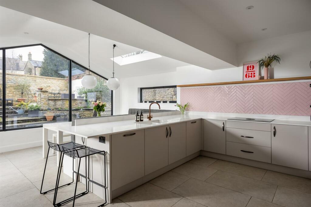 24 - 39 Cheltenham Road - GL7 2HU - Web.jpg