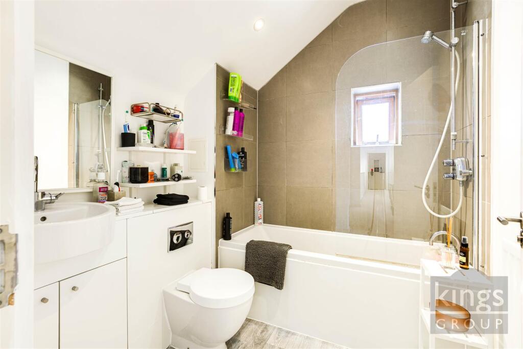 Family Bathroom (.jpg