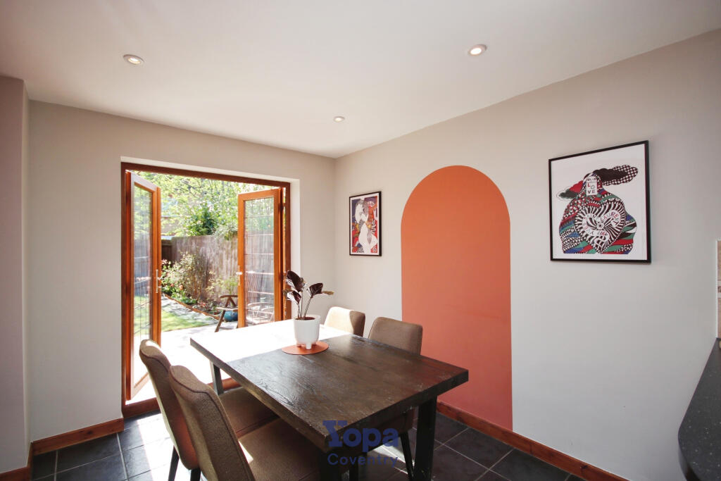 A4d36011-Dining 20Area.JPG