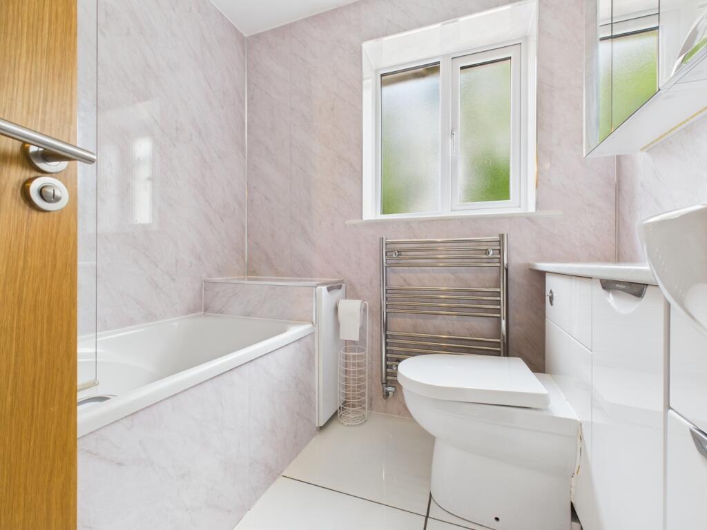 CAM03729G0-PR0113-STILL008