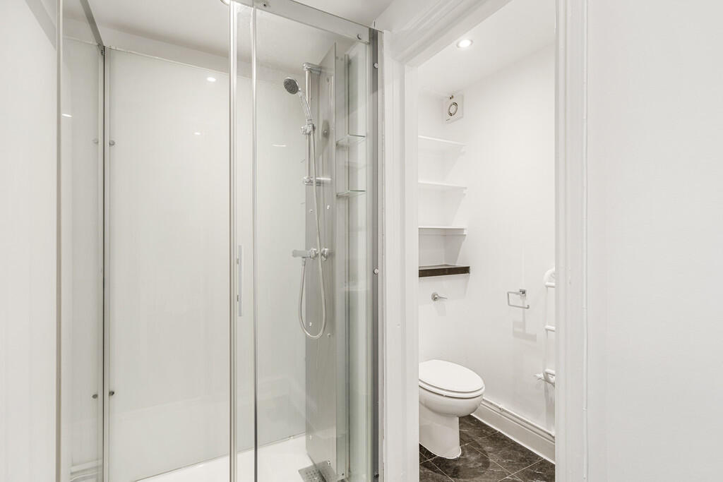 8 Coral Row, SW11...