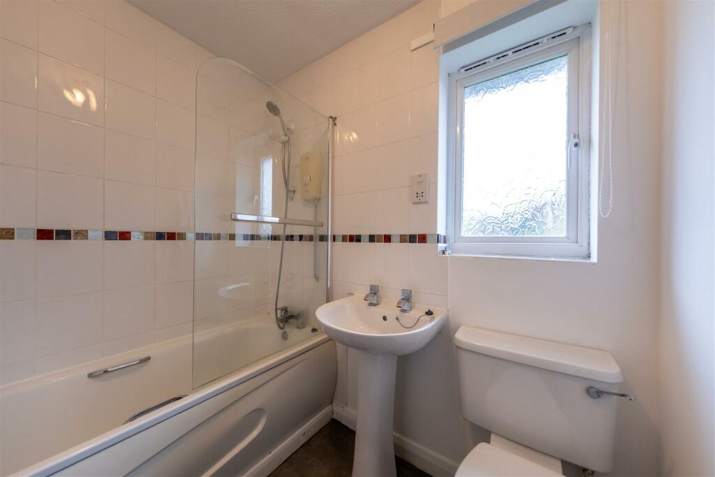 3 Harewood Close-015.jpg