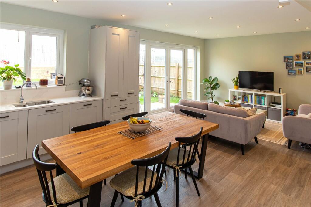 Family/Diner/Kitchen
