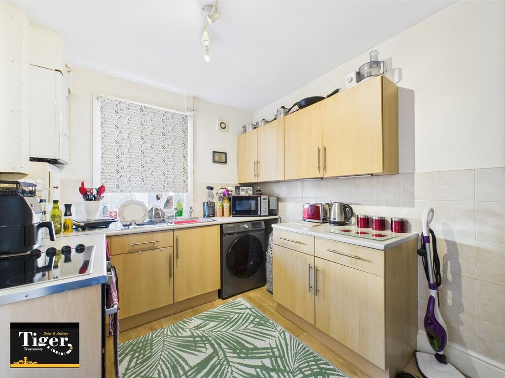 CAM02176G0-PR0570...