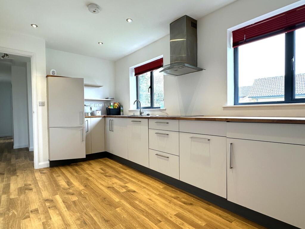 Kitchen 2.JPG