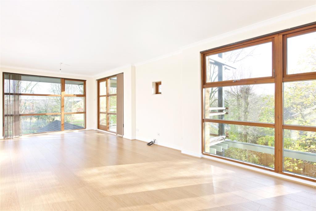Sitting/Dining Room