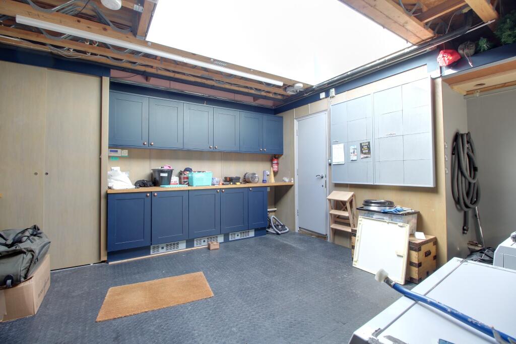 Garage/Workshop