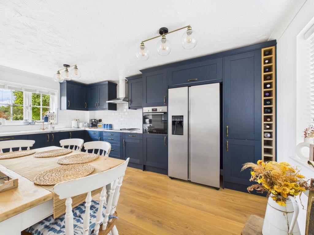 4. CAM04922G0-PR0014-STILL010