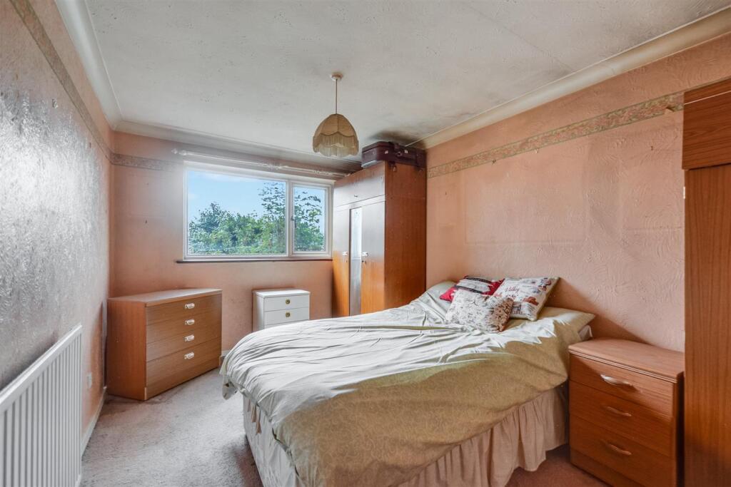 Bedroom 1_1.jpeg