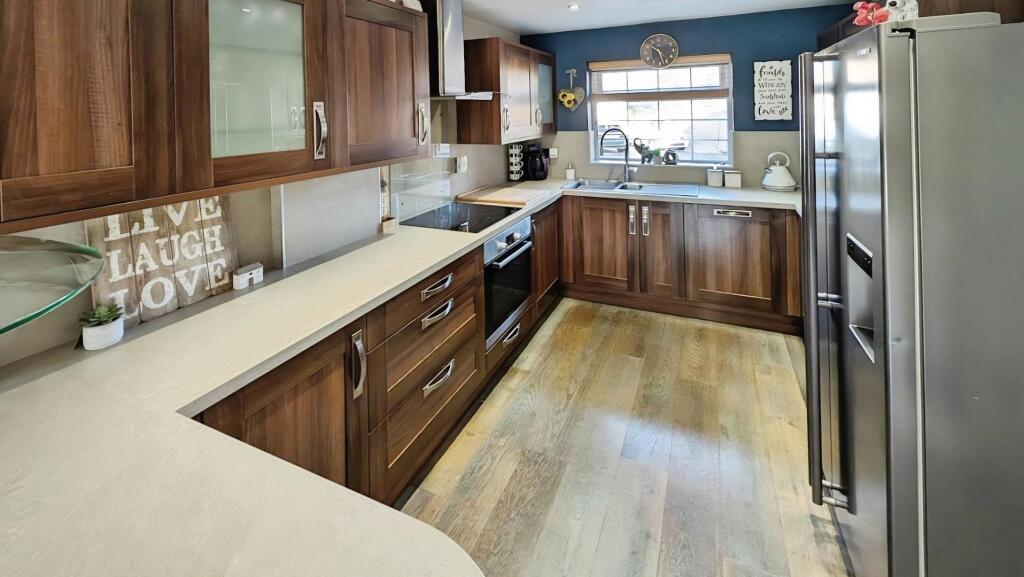 49 Cornwall Crescent kitchen a.jpg