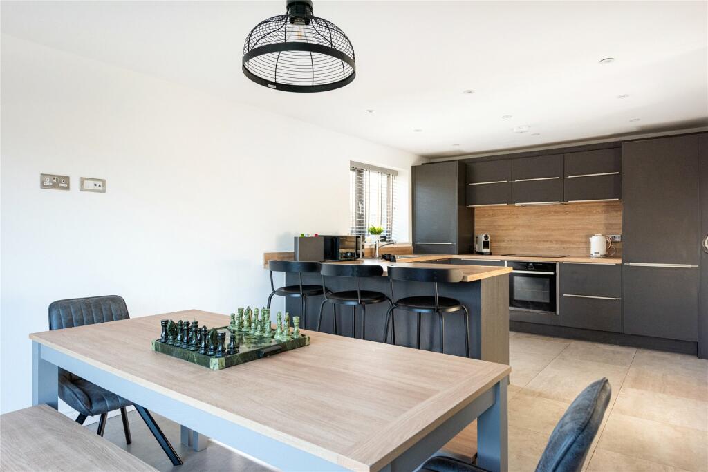 Kitchen/Dining Area