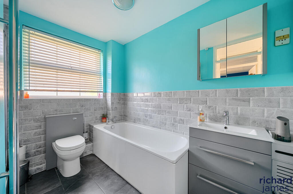 72ffe042c18740949d57879883d1c5a3