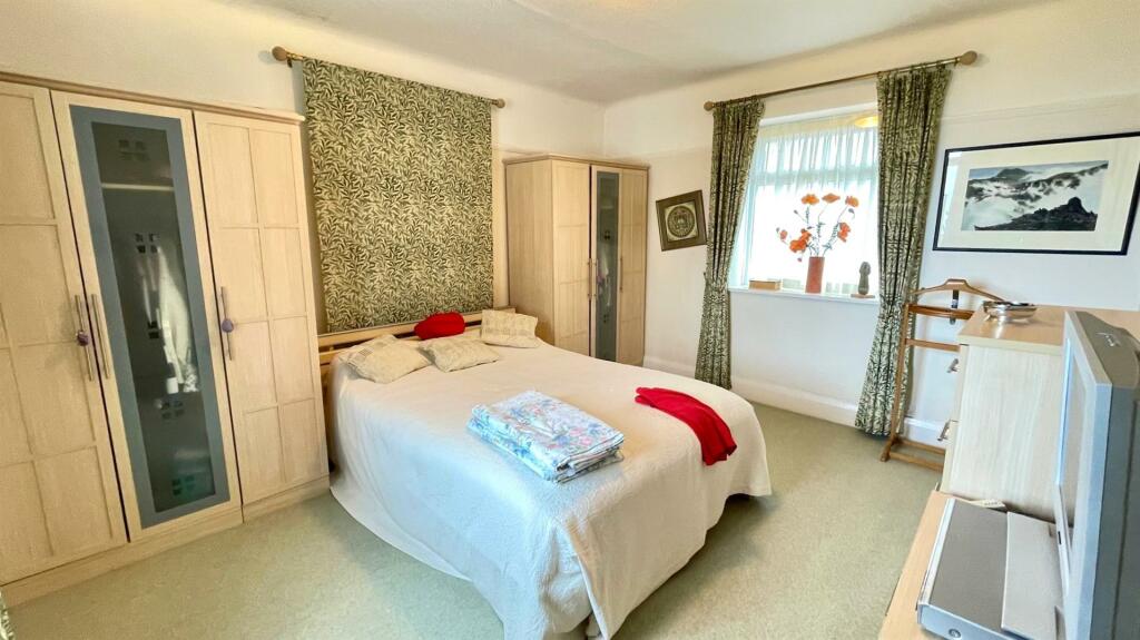 DOUBLE ASPECT BEDROOM 2