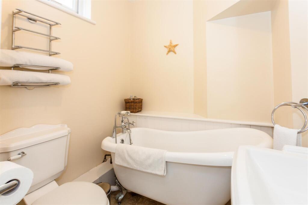 Bathroom.jpg