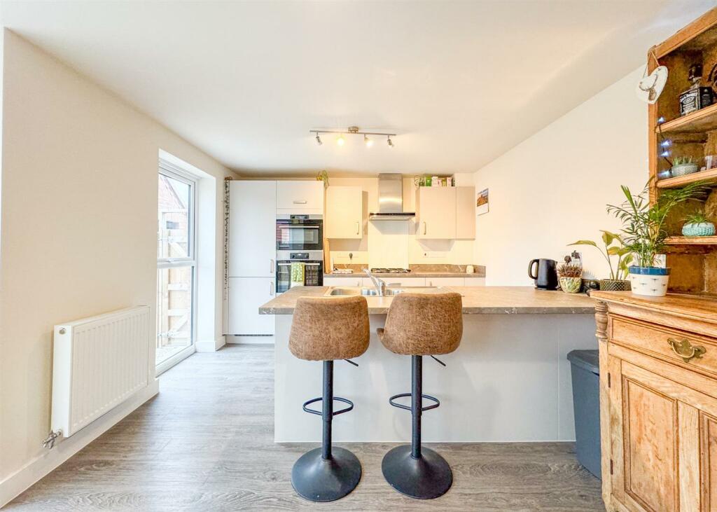 BREAKFAST BAR