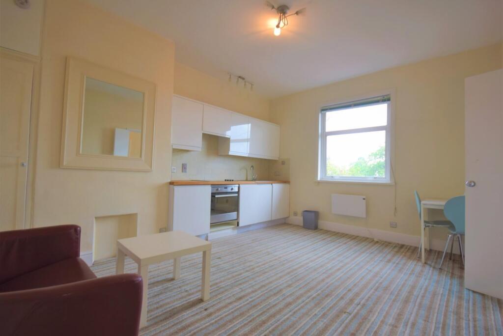 Living area.jpg