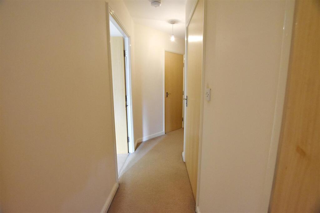 17 Medina House - Hallway to Living NEW.JPG