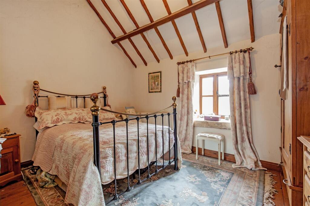 Bedroom 2-1.jpg