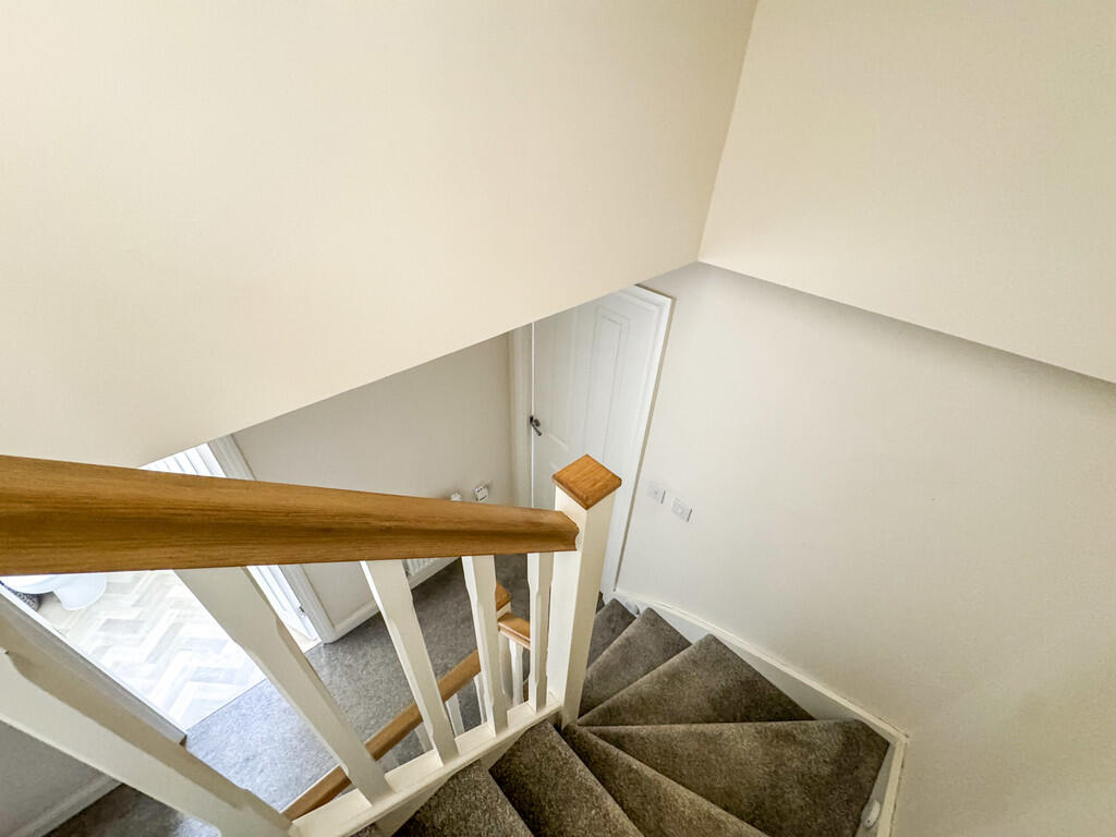 stairs top to mid...