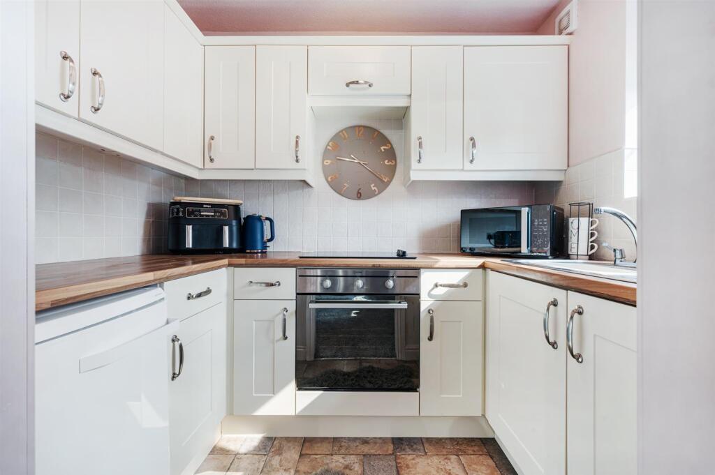 Cyril Bell Close-10.jpg