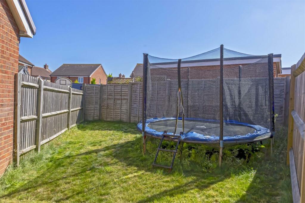 3 Violet Close_4.JPG