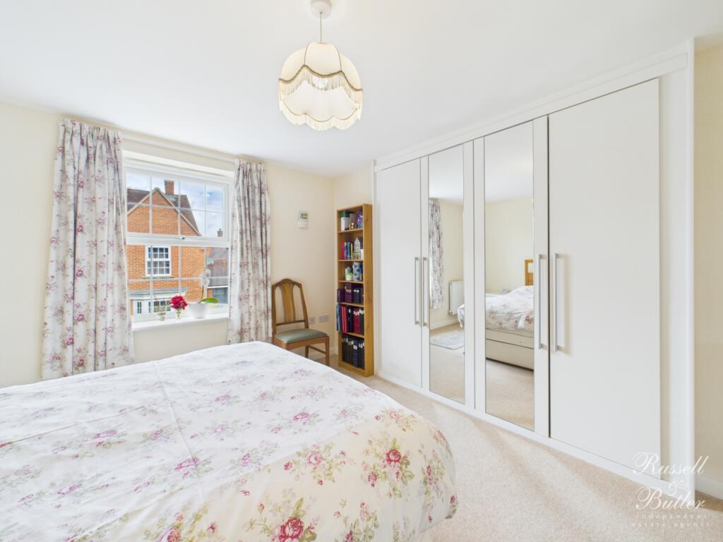 CAM02127G0-PR0332-STILL026