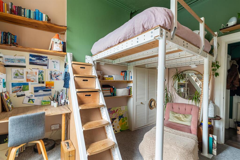 Flat 1, 46 Archfield Road2.JPG