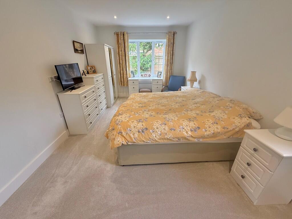 2 Harwood Apartme...