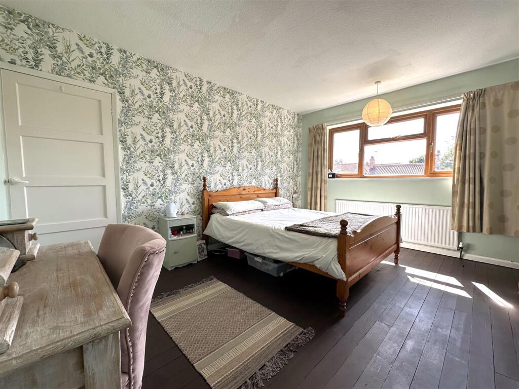 Master Bedroom 934