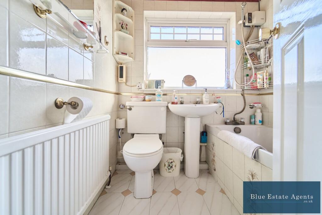 Family Bathroom Suite