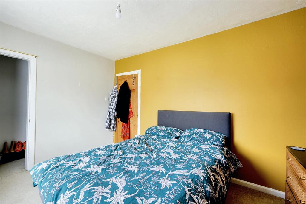 Bedroom 1_2.jpeg