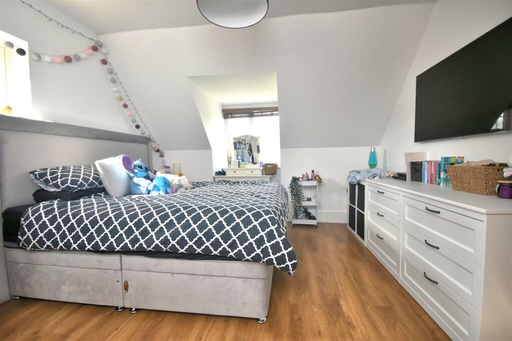 A bedroom.jpg