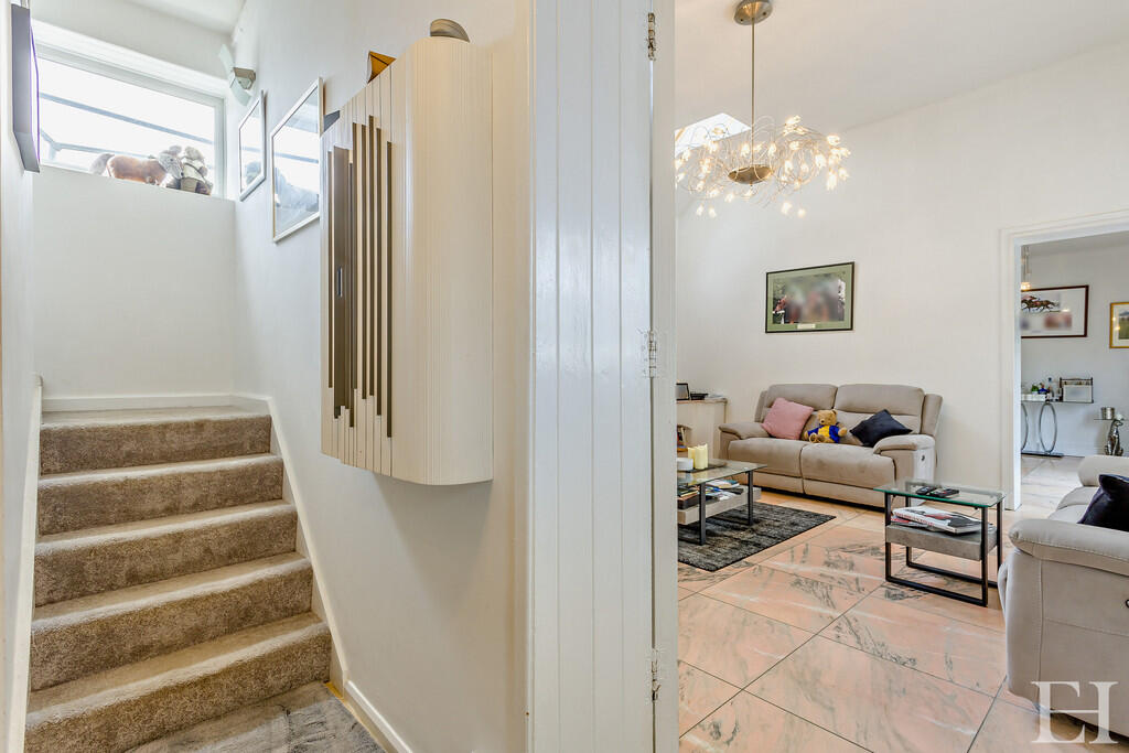 8646487-interiorW...