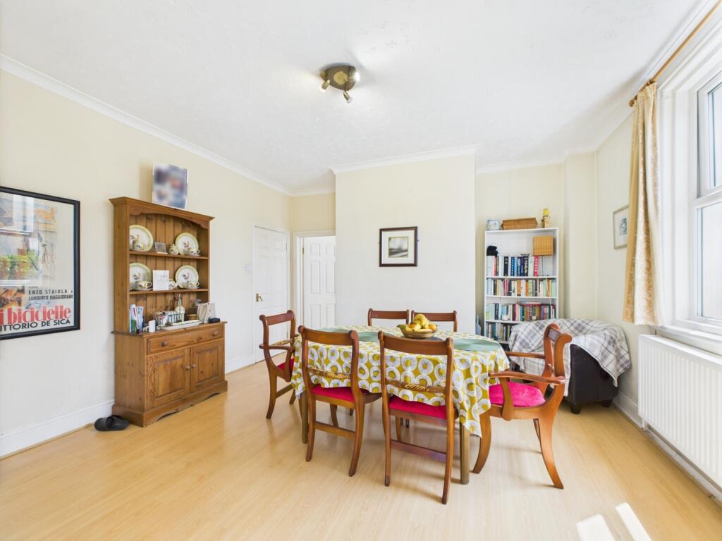 CAM02386G0-PR0133-STILL016