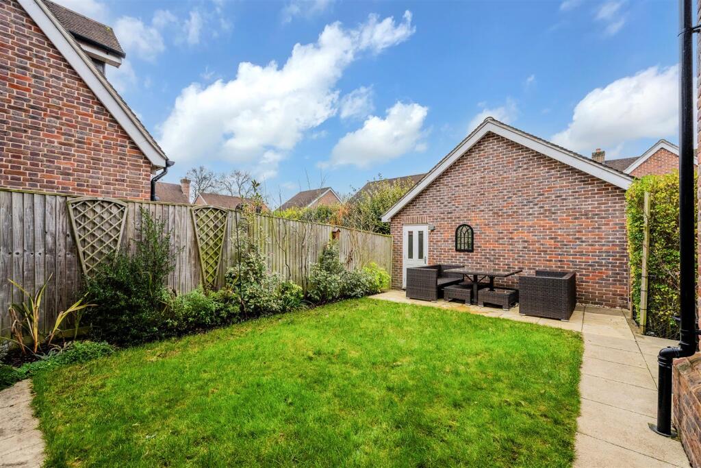 WOODLANDS CLOSE (15).jpg
