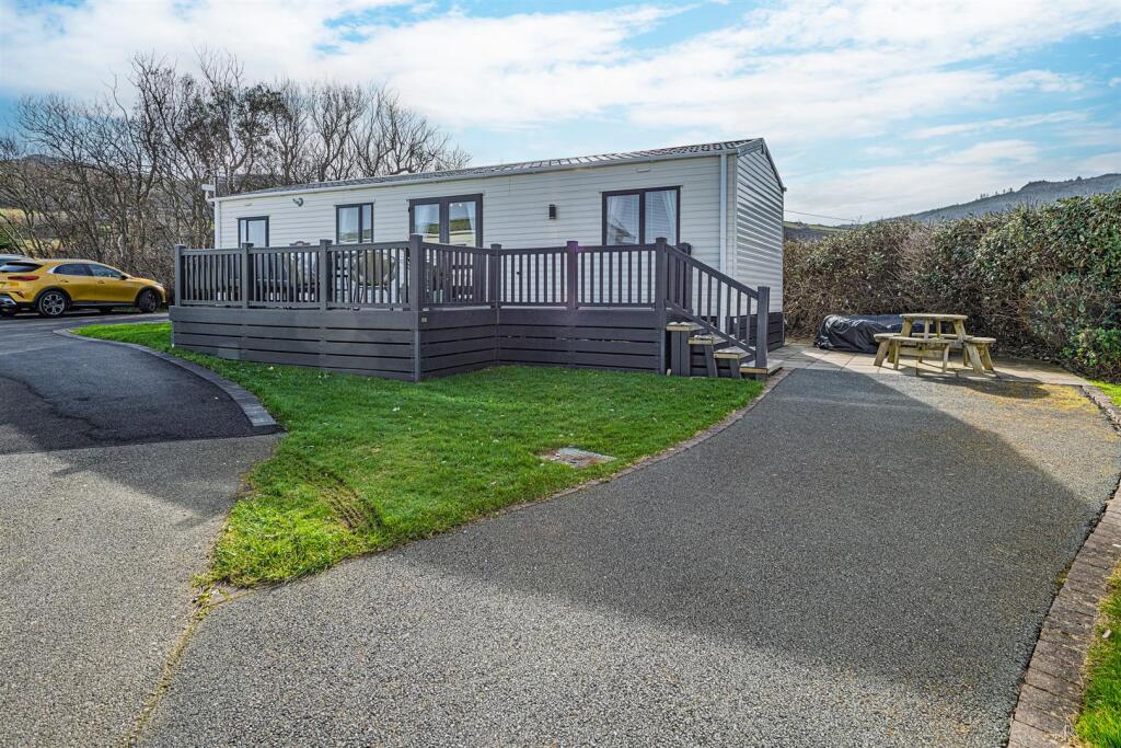 Y4-ABERAFON-PARK-EXTERNAL-1.jpg