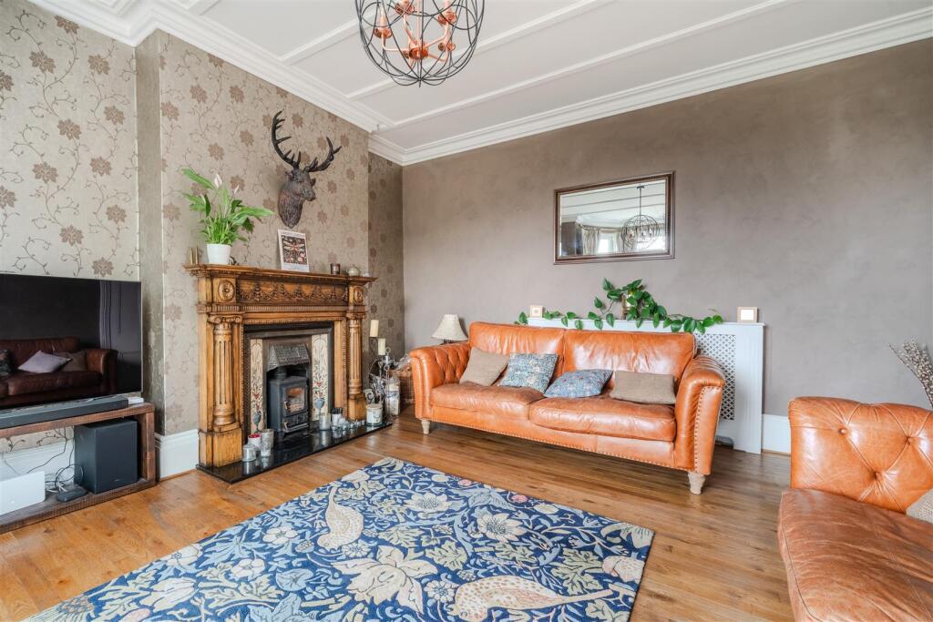 Living Room-2.jpg