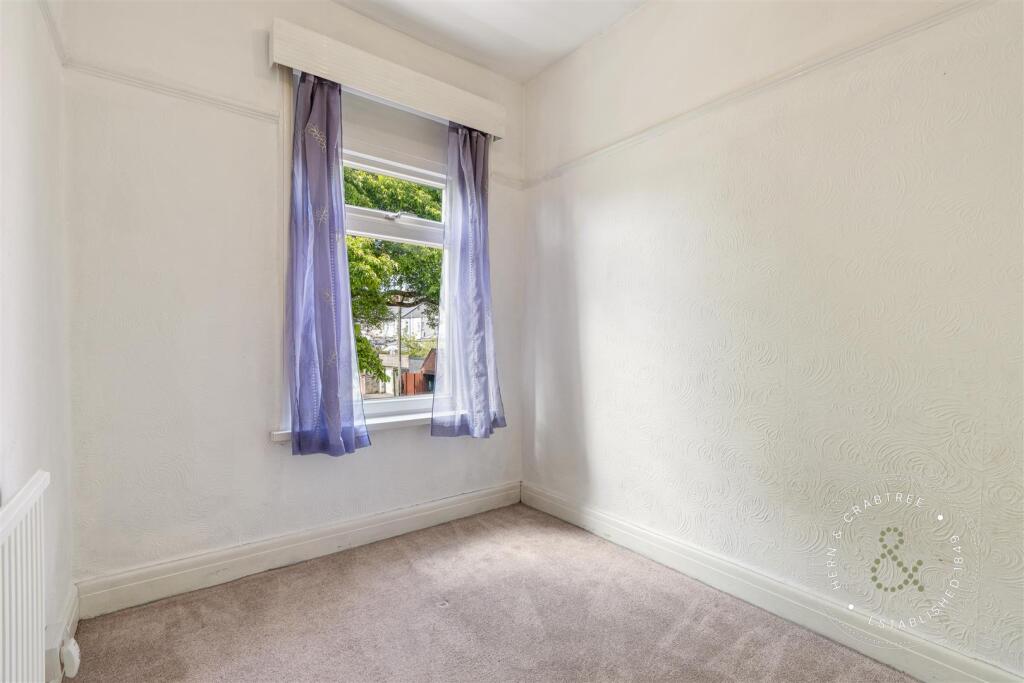 Gelligaer Gardens, Hern Crabtree (17).jpg