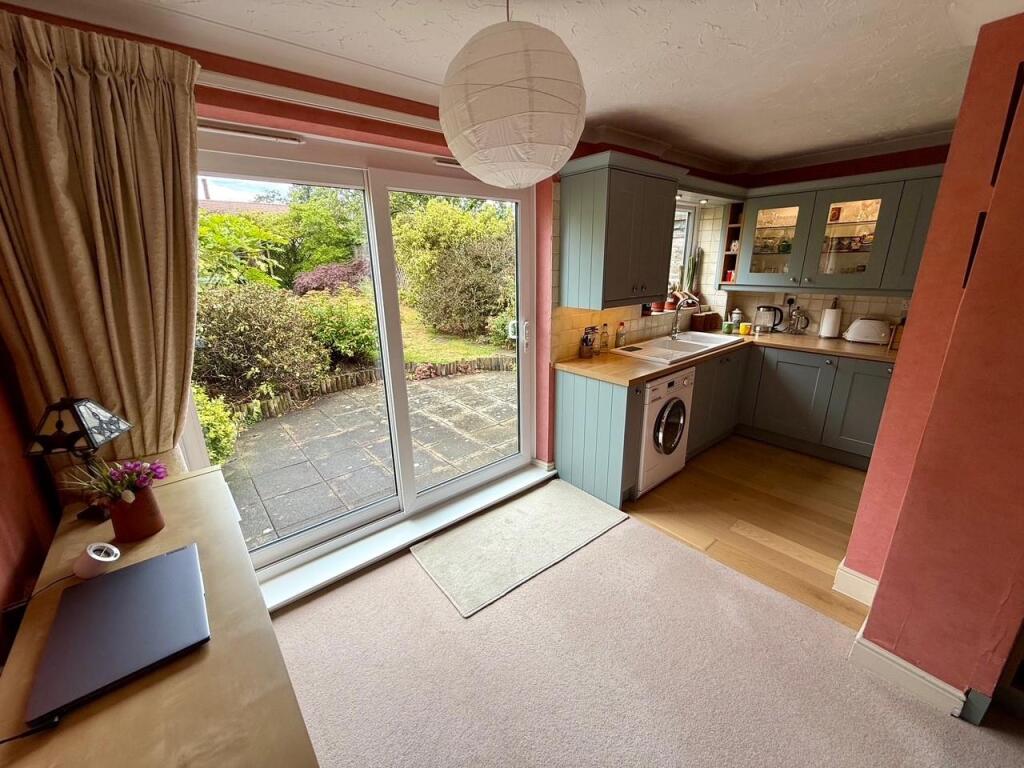 VR129 Kitchen3.jpg