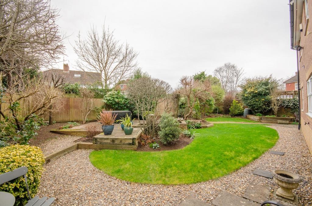 Rear garden pic 2.jpg