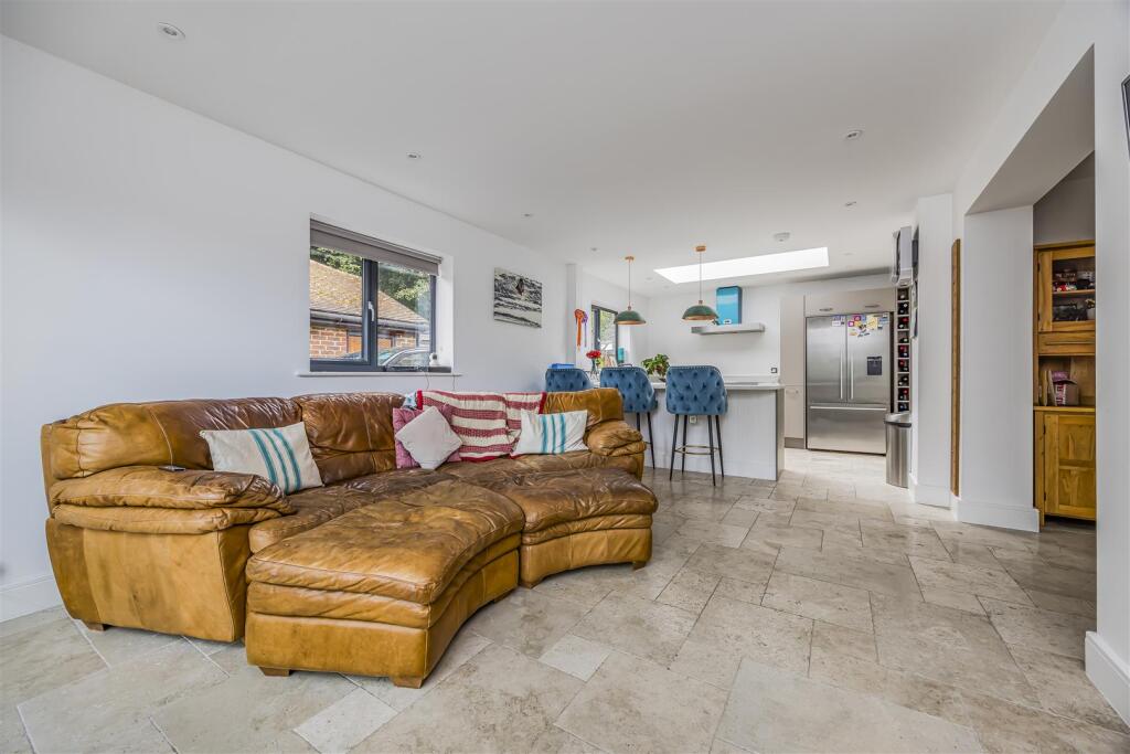 2 Firpiece, Forestside Road, Rowland¿s Castle-Port