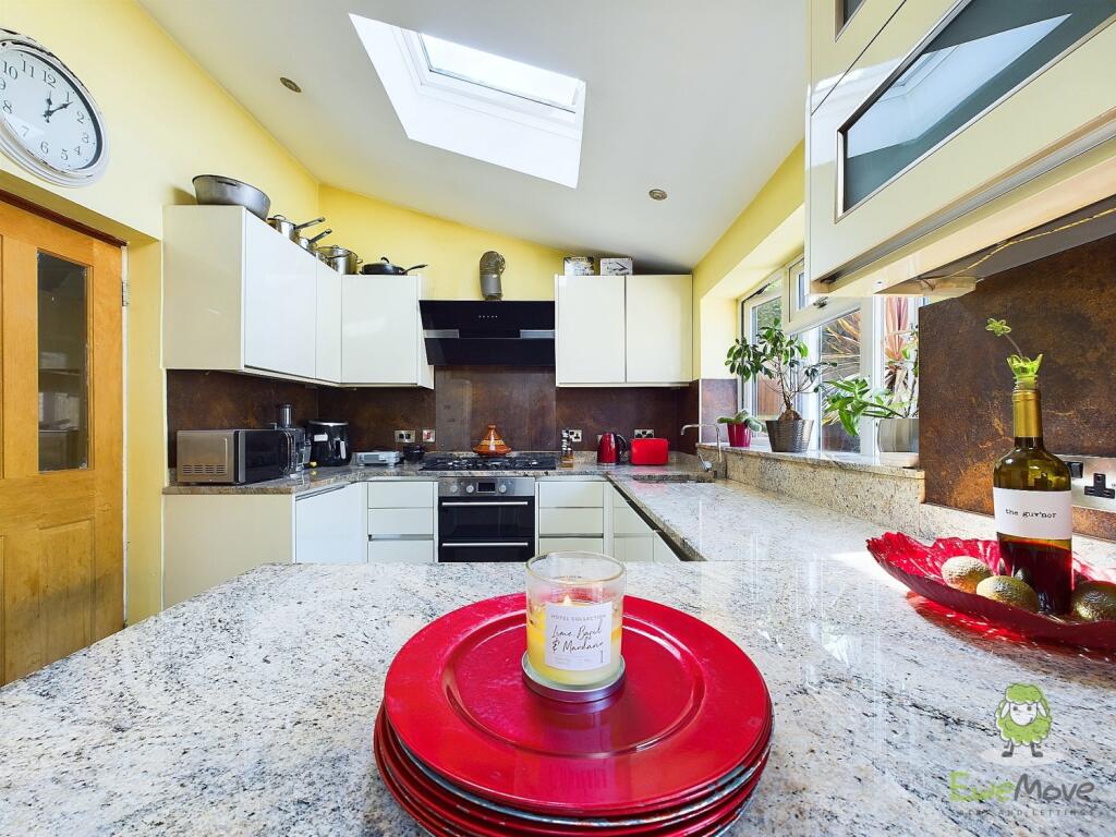 CAM01543G0-PR0090-STILL013